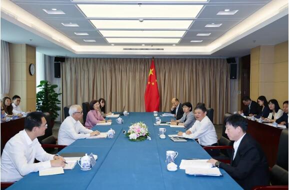 生态环境部部长黄润秋会见香港环境及生态局局长