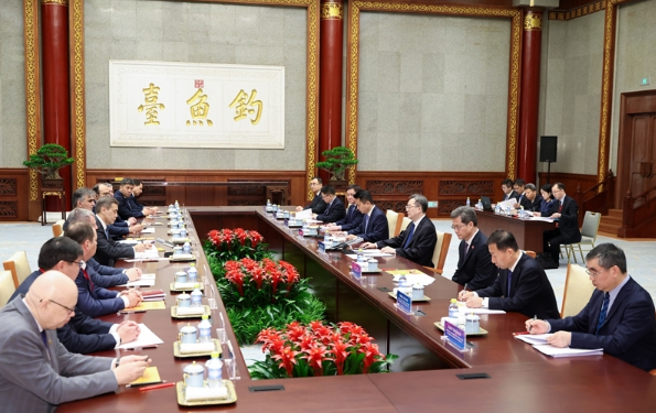 丁薛祥集体会见上海合作组织成员国财长和央行行长会议外方参会代表